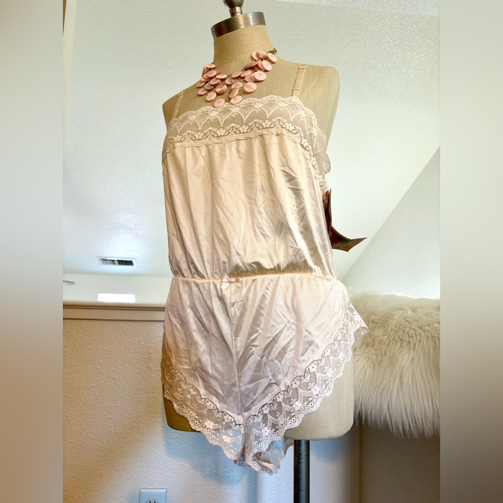 NWT L Vintage RARE FIND Elegant Lace Trimmed Women's Romper